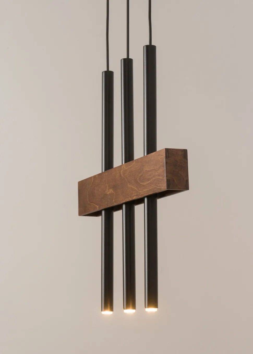 Gemütliche Hängelampe Metall Holz Balken 3-flammig