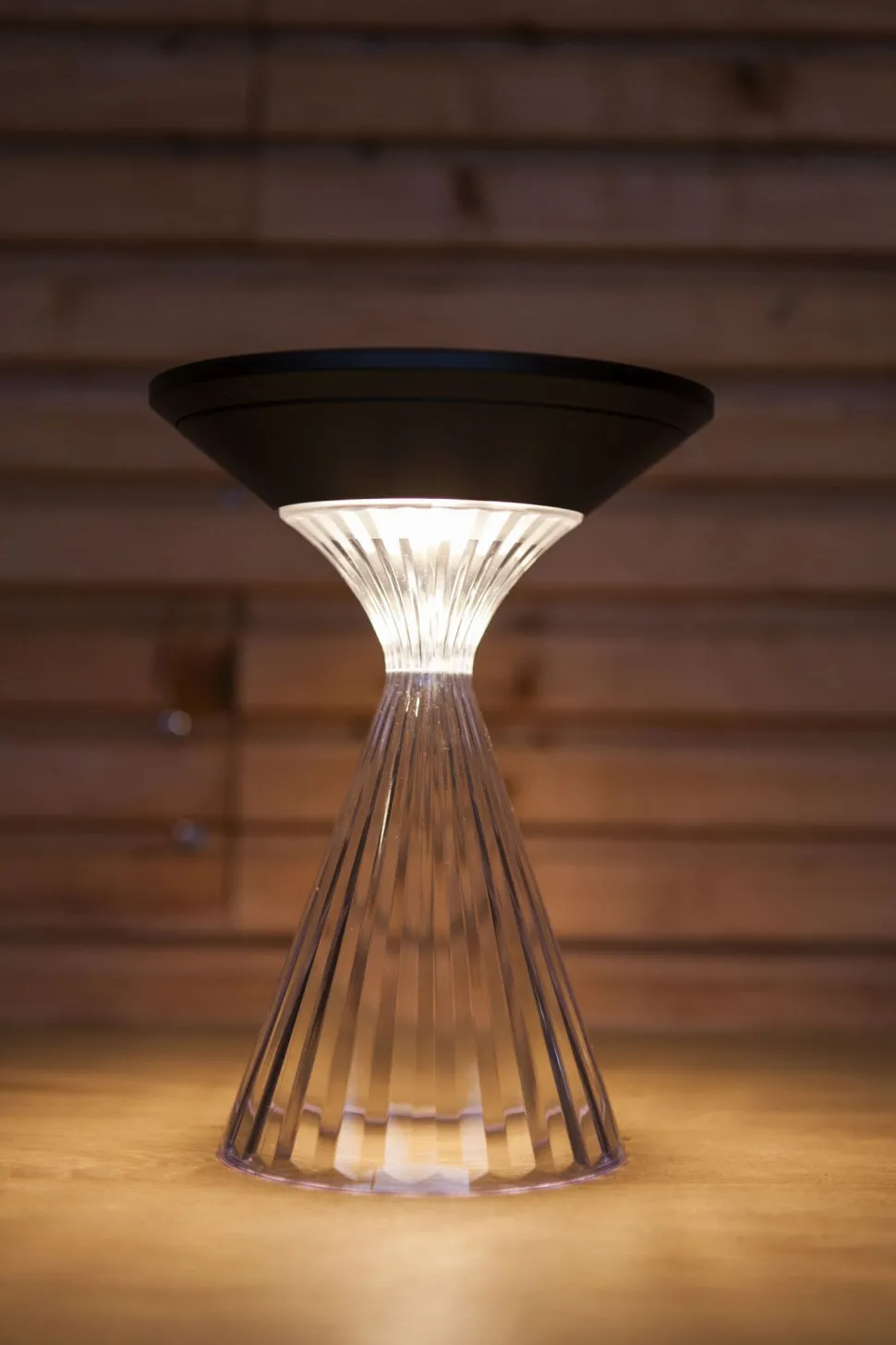 LED Solar Tischlampe IP54 20 cm 390 lm USB-C Schwarz