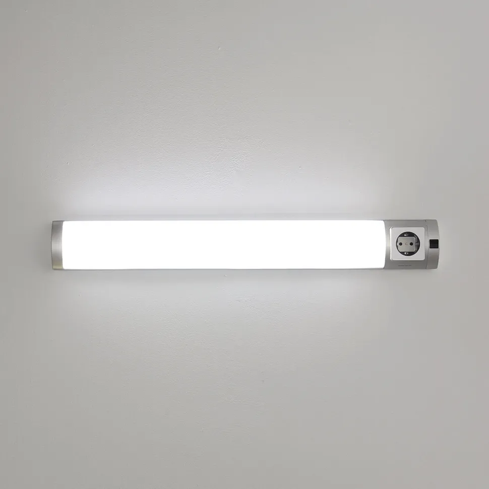LED Unterbaulampe mit Steckdose 67cm Küche