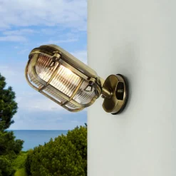 Maritime Außenleuchte Messing geriffeltes Glas IP64 E27