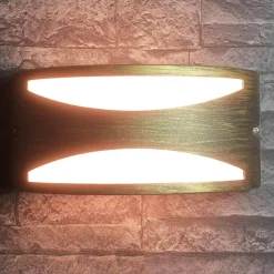 Rustikale Außenwandleuchte in Antikgold halbrund