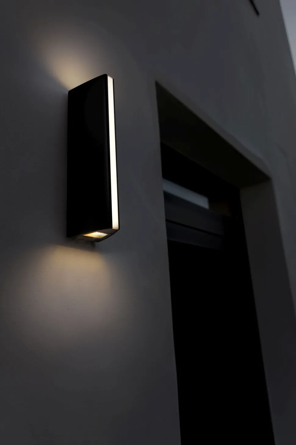 Schwarze Außenleuchte Modern E27 IP54 H:30 cm blendarm