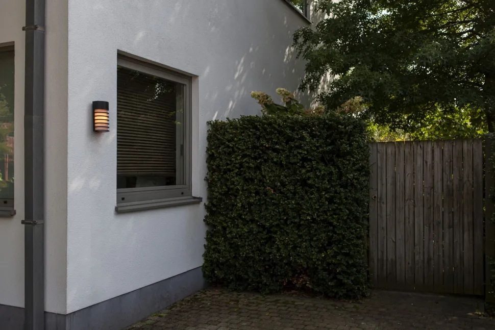 Schwarze Wandleuchte außen Aluminium H:24,3 cm IP54 E27