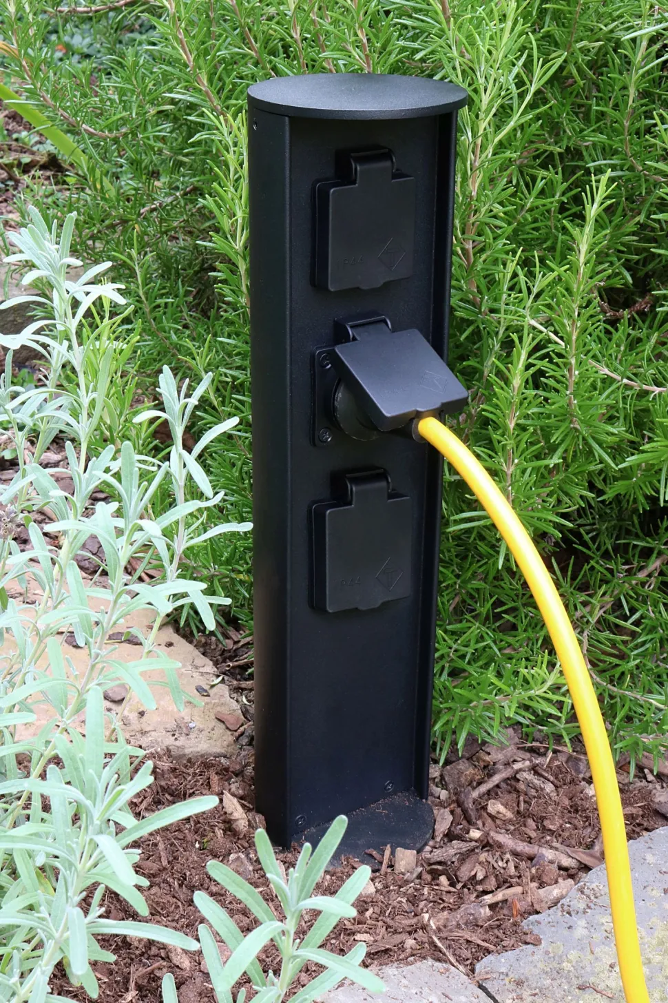 Steckdosensäule drei Steckdosen Aluminium IP44 40 cm