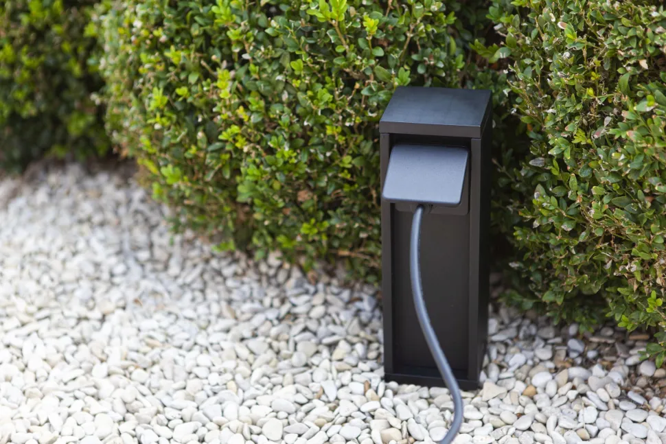 Steckdosensäule Schwarz 24 cm max 3500 W IP54 Aluminium