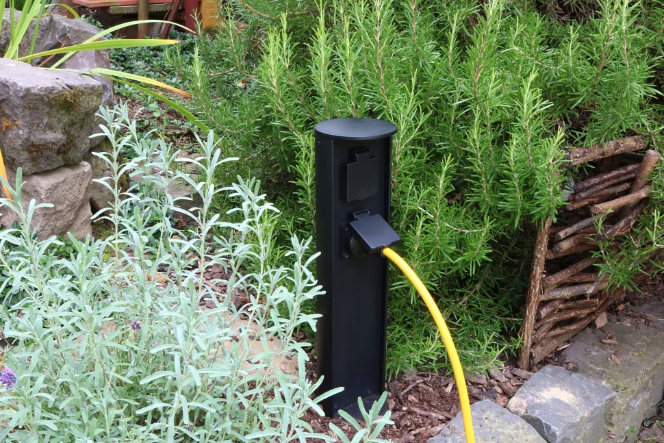 Steckdosensäule zwei Steckdosen Aluminium IP44 40 cm