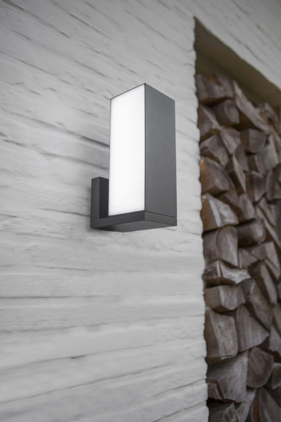 Verstellbare LED Außenwandlampe RGB IP54 15 W dimmbar