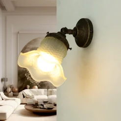 Wandlampe mit Glasschirm Floral aus Echt-Messing