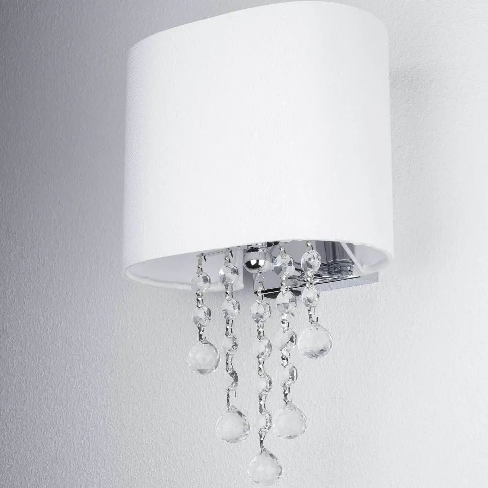 Wandleuchte im Jugendstil weiß