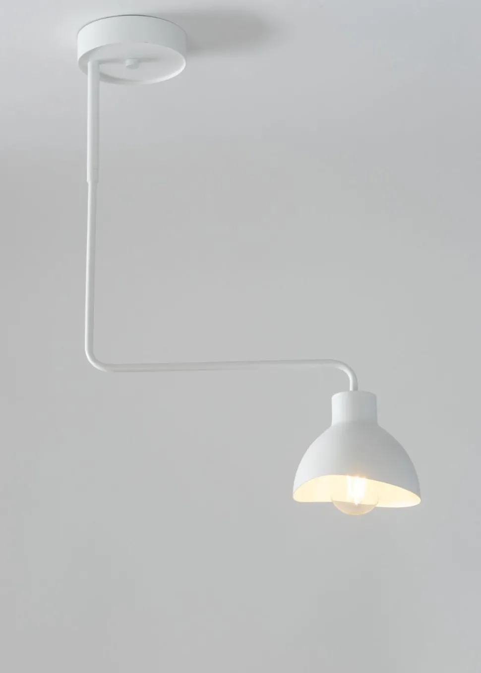 Weiße Deckenleuchte Metall E27 H:60 cm auffällig