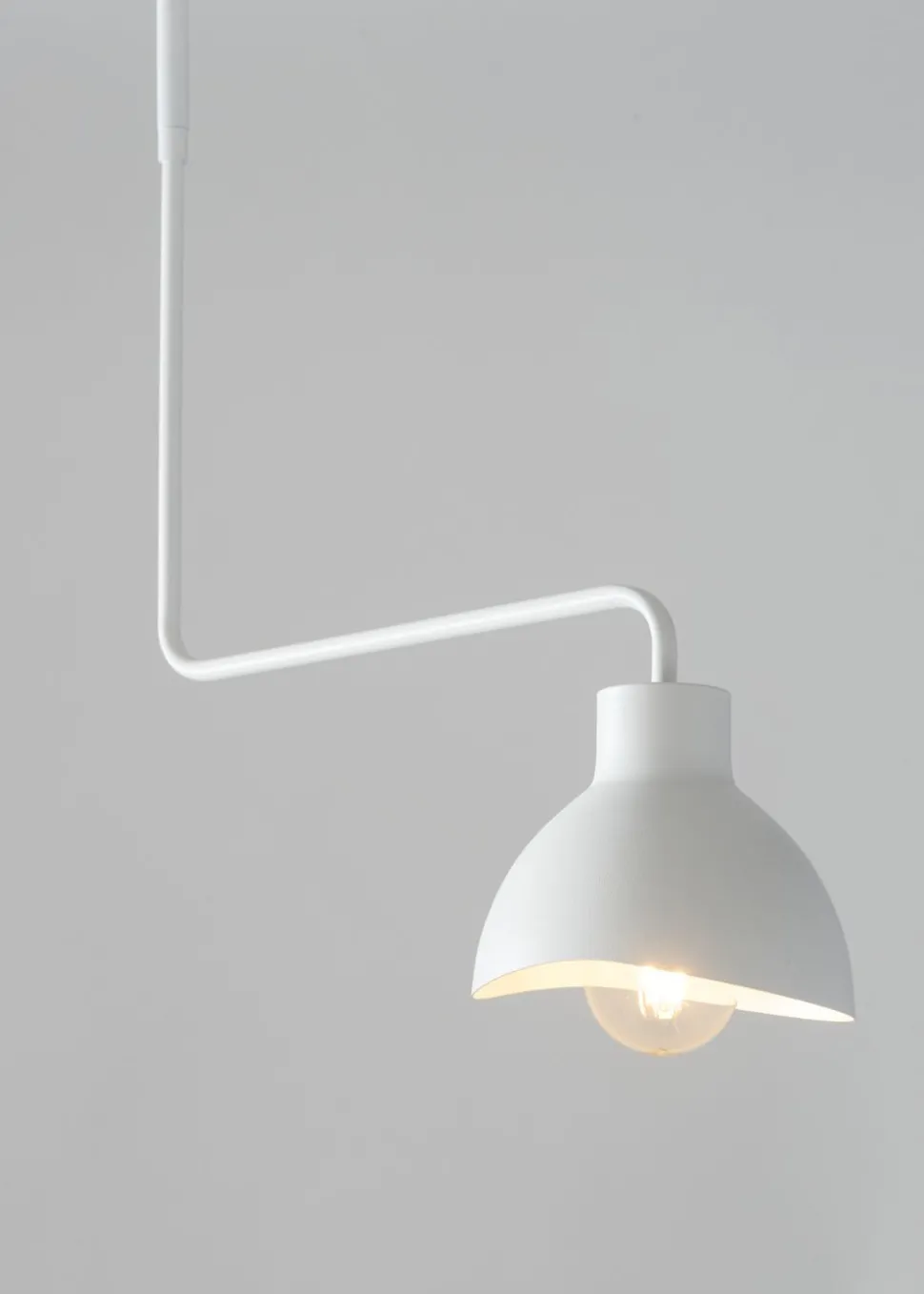 Weiße Deckenleuchte Metall E27 H:60 cm auffällig